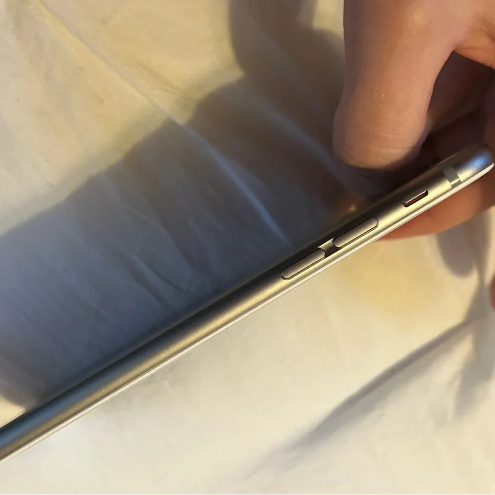 iPhone 6 - Picture 3 of 5